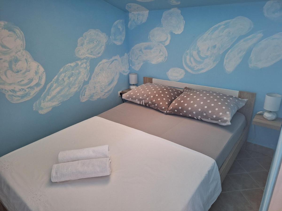 Mila Apartment Kastel Novi Bagian luar foto