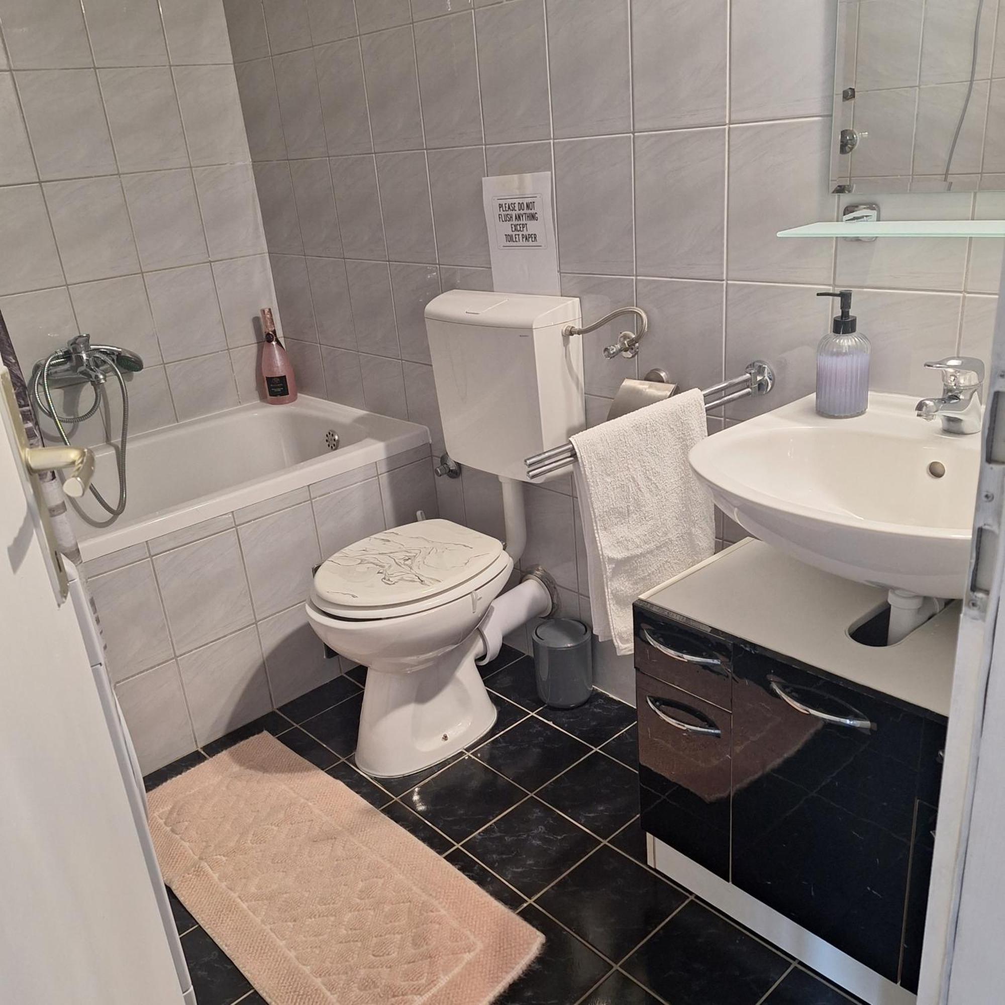Mila Apartment Kastel Novi Bagian luar foto